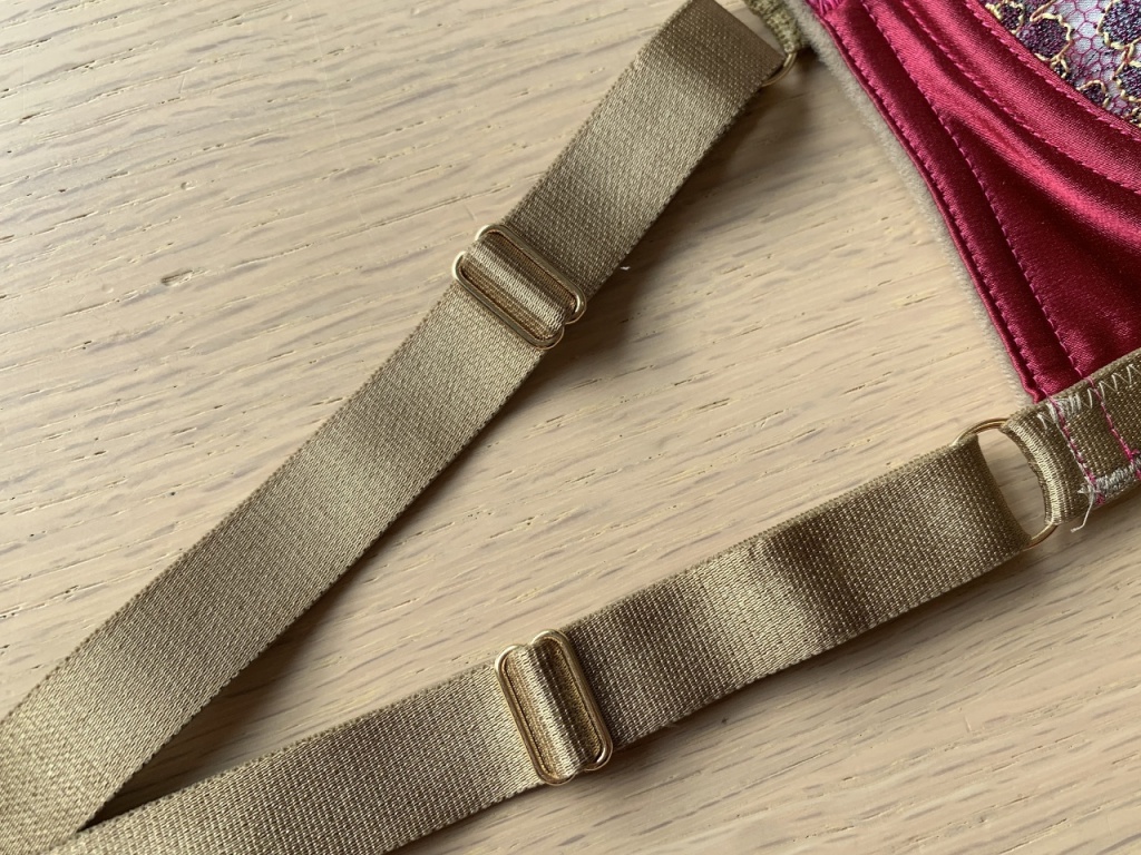 アンダーの調節をする、サイドのアジャスター