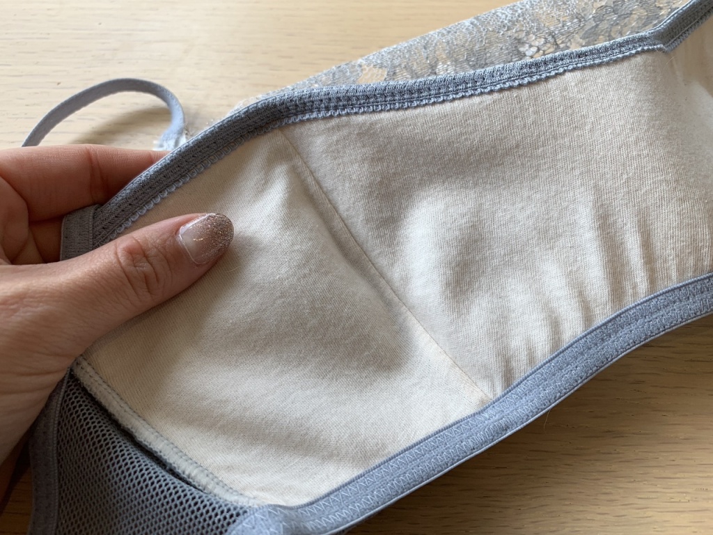 カップ裏の厚手の生地が柔らかく肌あたり抜群
