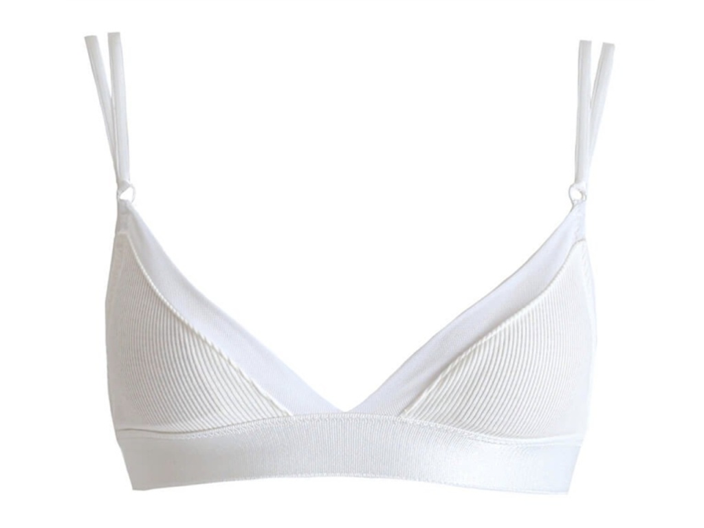 異素材さがより際立ち、洗練された印象のホワイト