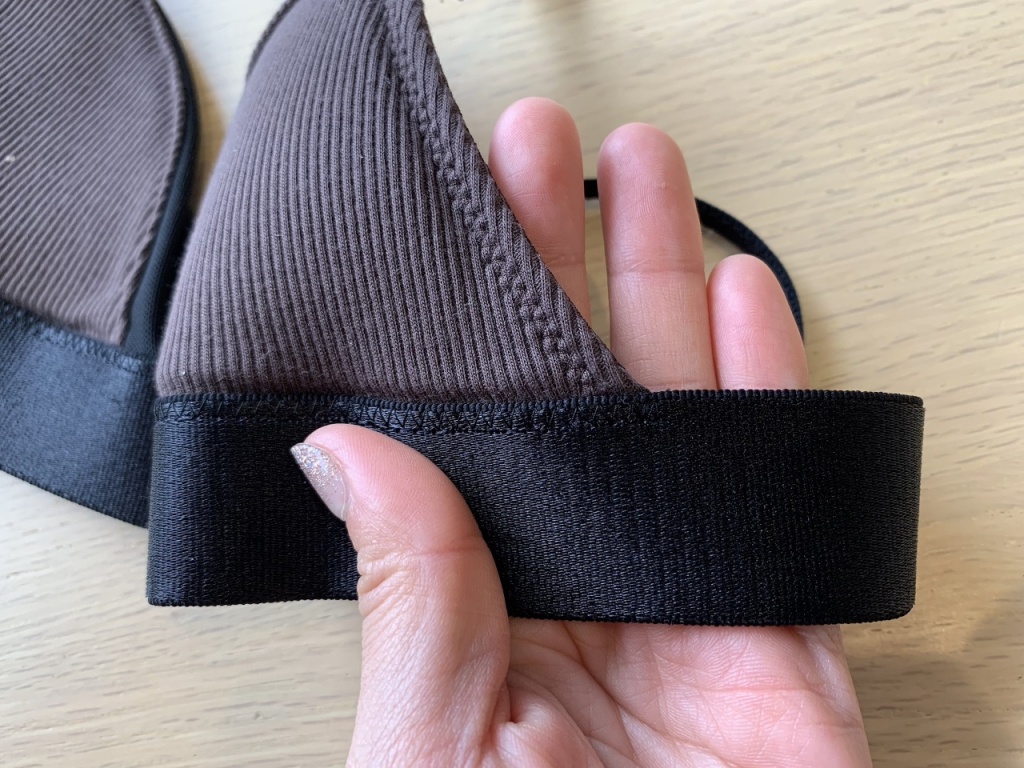 ずっしりと重厚感のあるアンダー