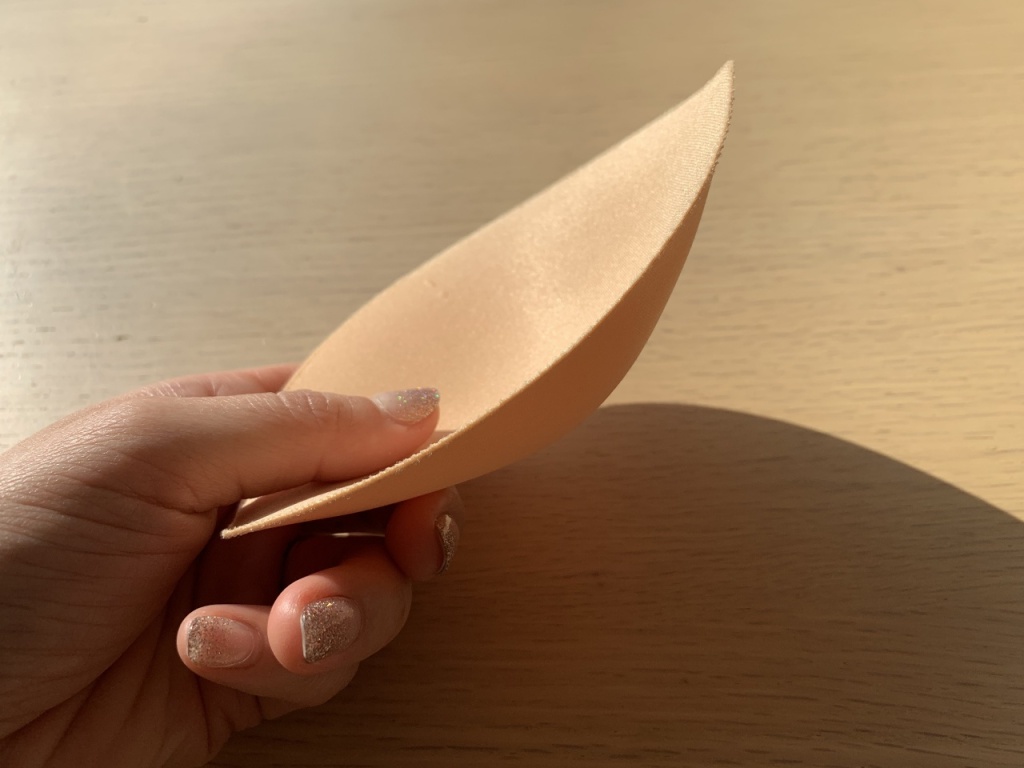 丸みのある軽いパッド