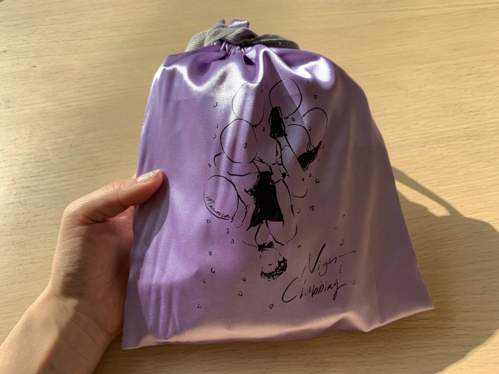 イラストレーターnodequlさんデザインのサテンポーチ