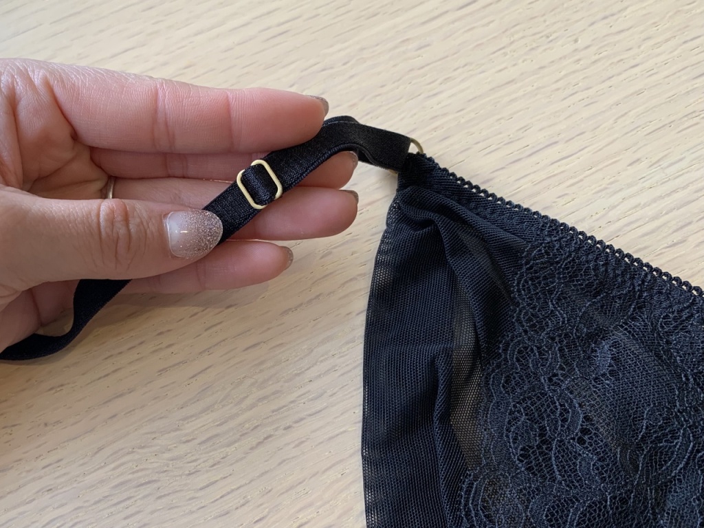 ホルターネックのアジャスター