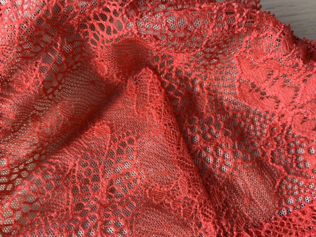 見ているだけでパワーをもらえるような、マンダリンレッド