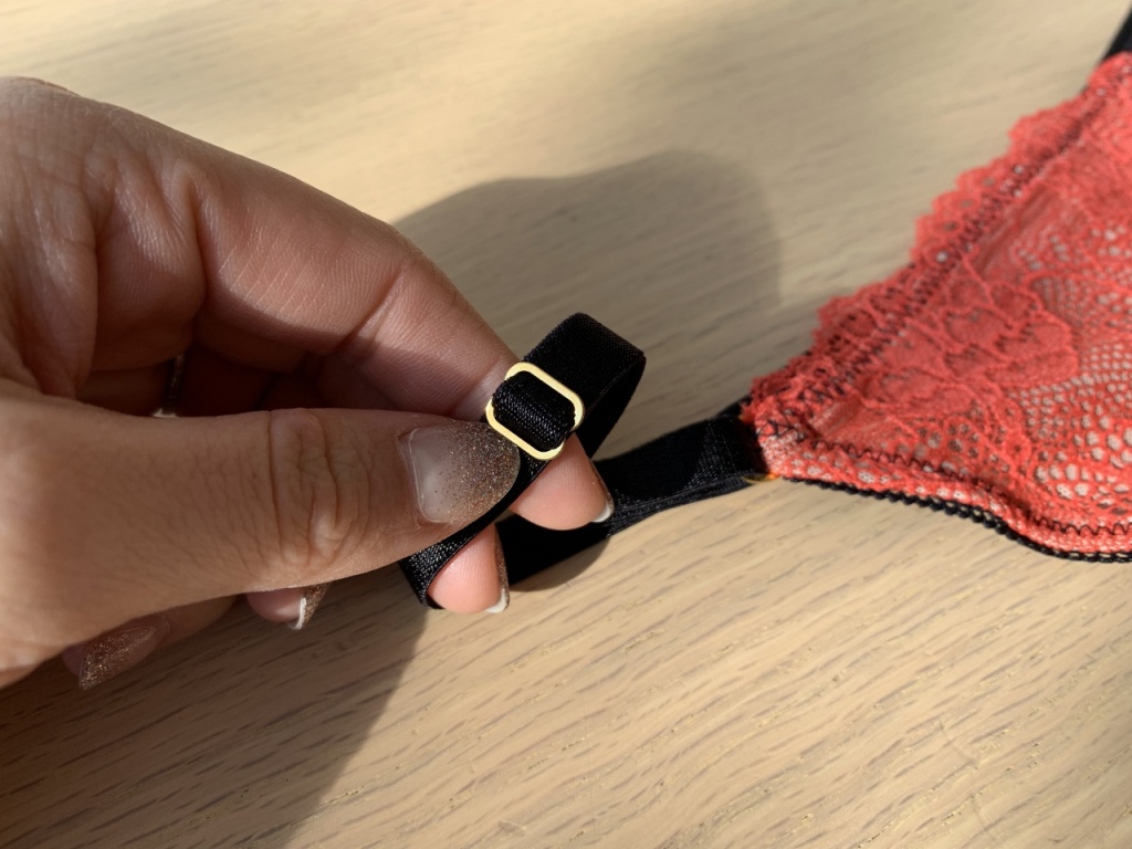 サイズ調節のためのアジャスター