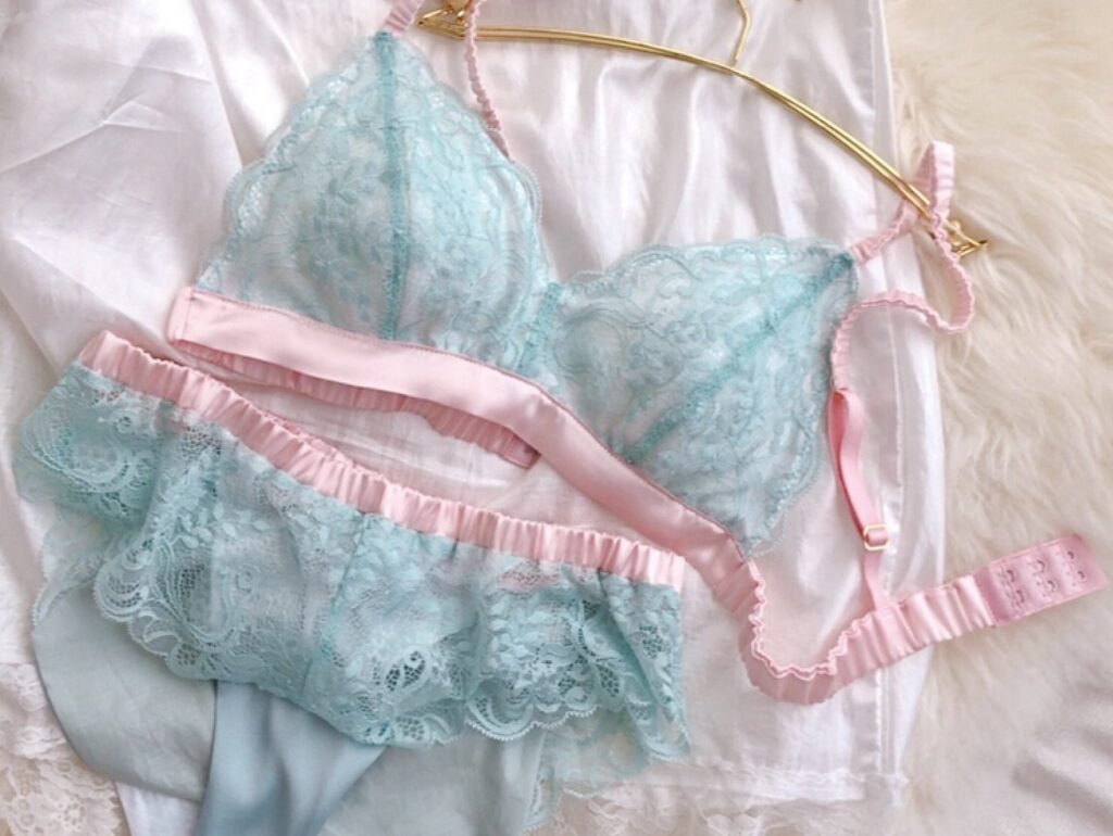 美しいレースとシルクのランジェリー