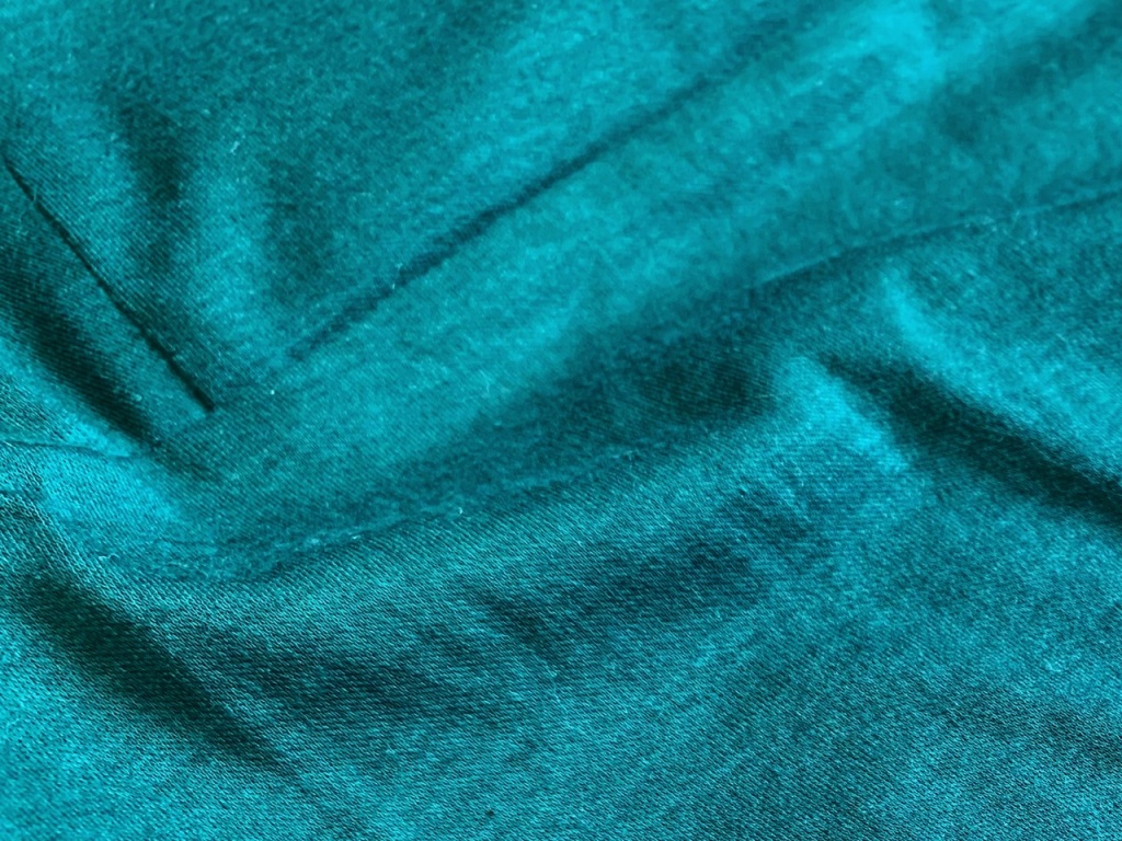 名前の通り艶感が美しい生地詳細画像