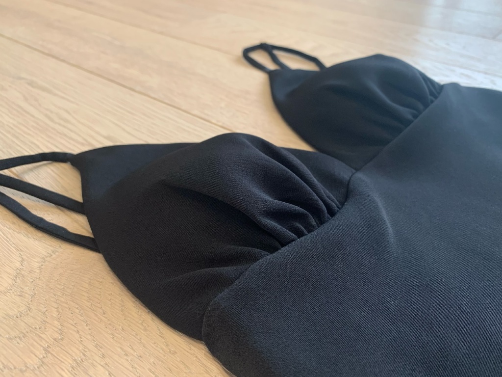 控えめな光沢が上品な生地詳細画像