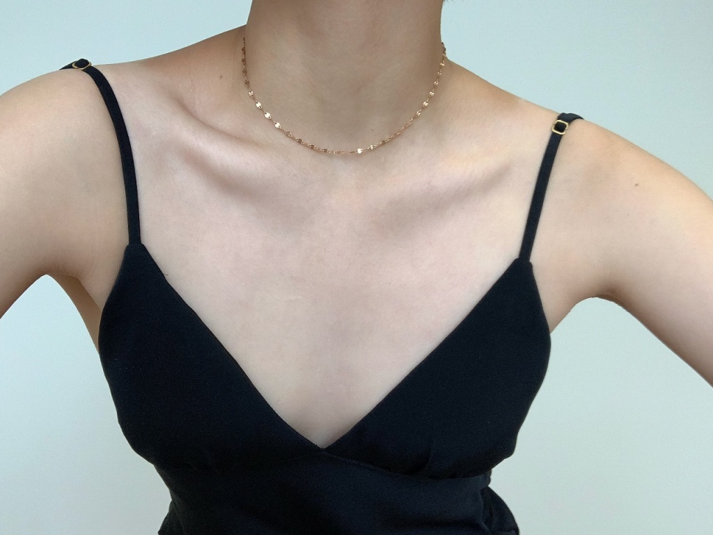 下を向いてもトップが見えないカッティング