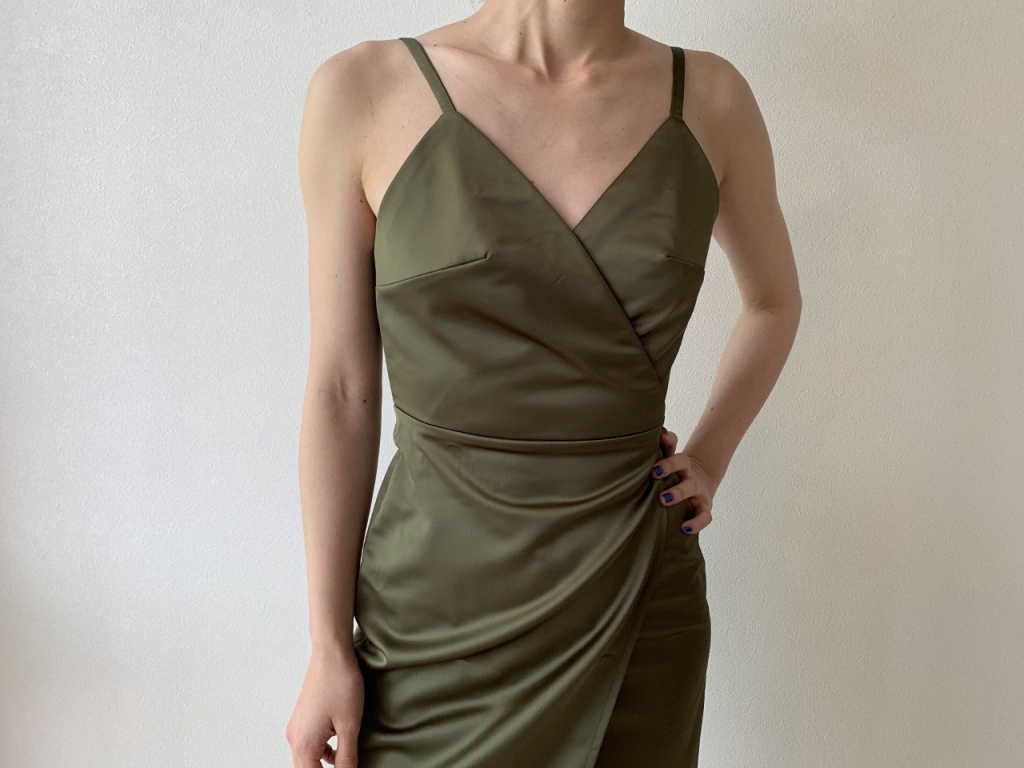 バスト部分もウエストも美しい立体感