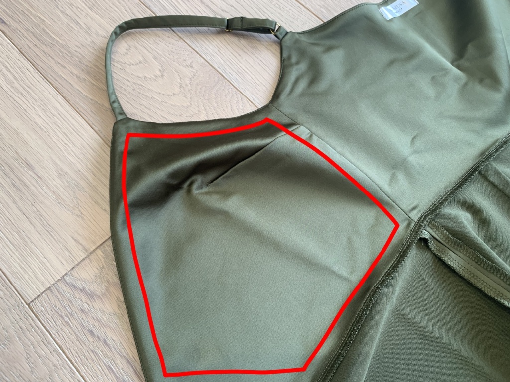 しっかり厚手で安心のバスト部分