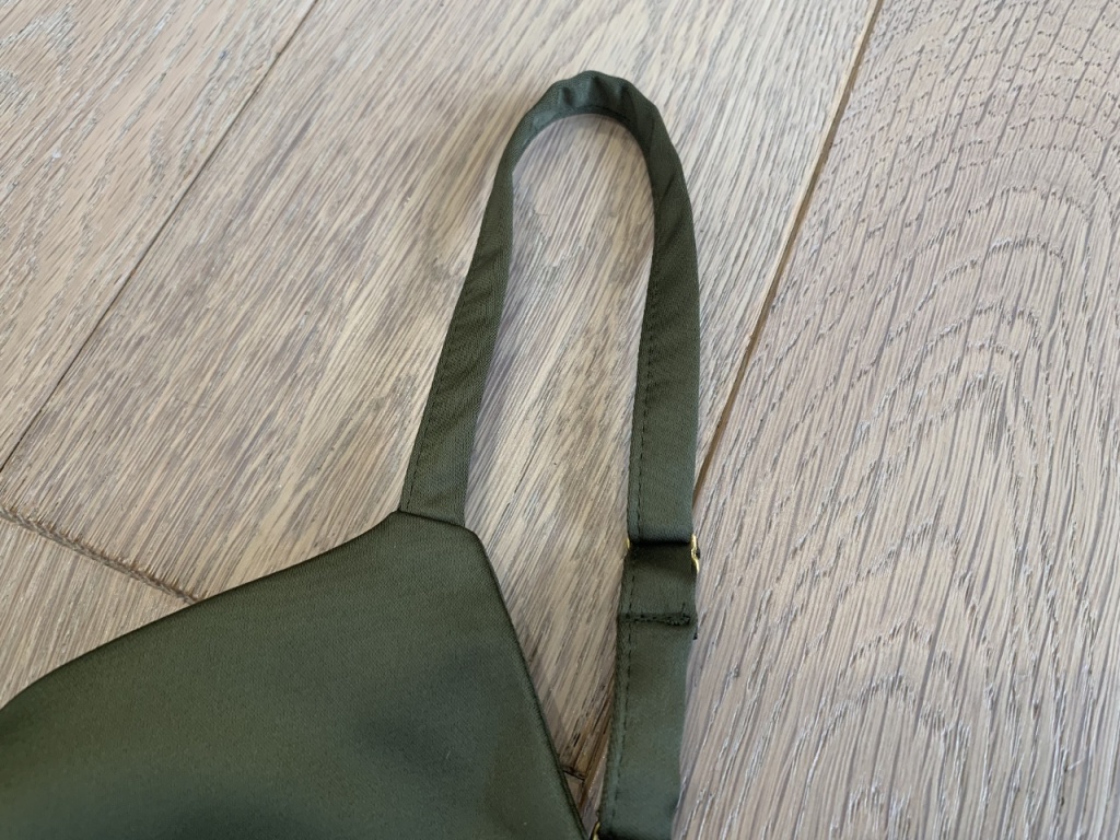 太さのあるストラップ