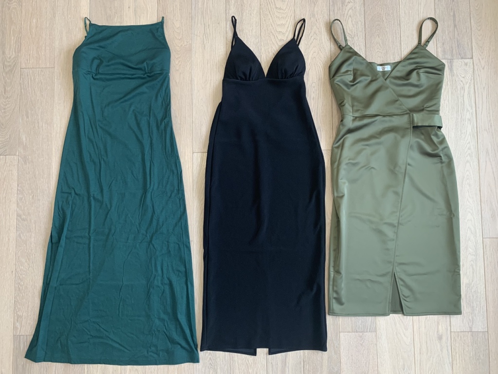 どれも長さやシルエットが異なるドレス