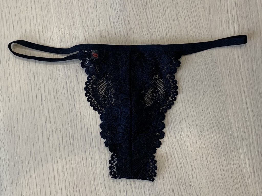 レースをたっぷりと使用したショーツ