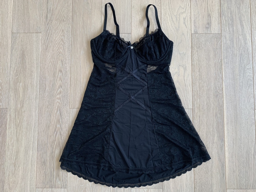 フロントデザインがキュートなスリップ