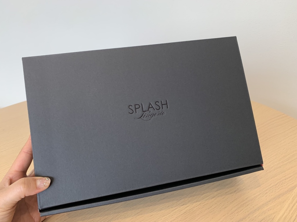 マットなブラックが高級感を醸し出している、ボックス