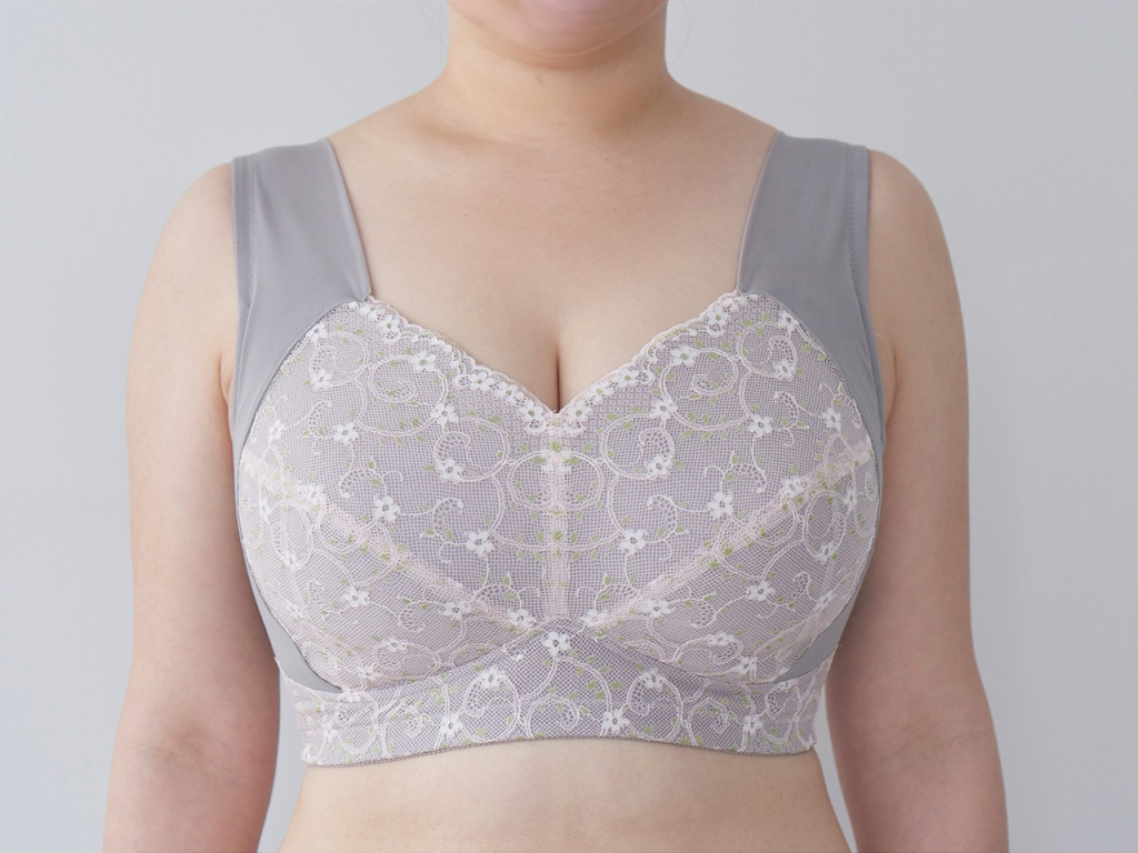 ストラップやアンダーにしっかりと幅がある