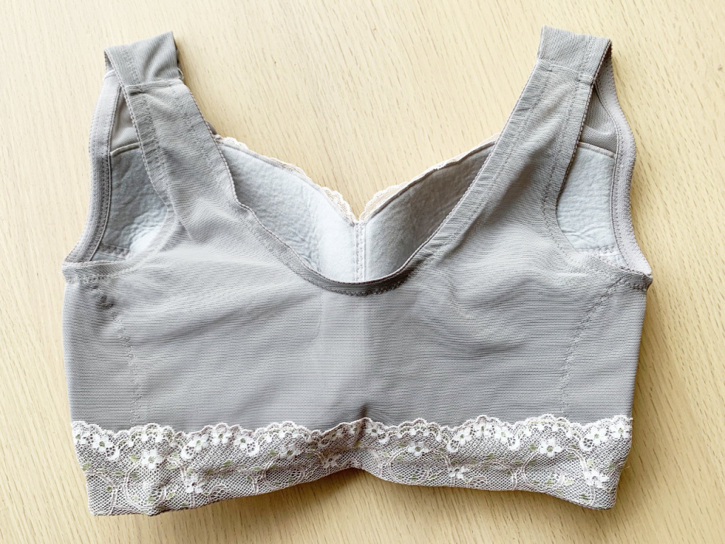 背中部分の面積も大きめで、しっかりと支えてくれる