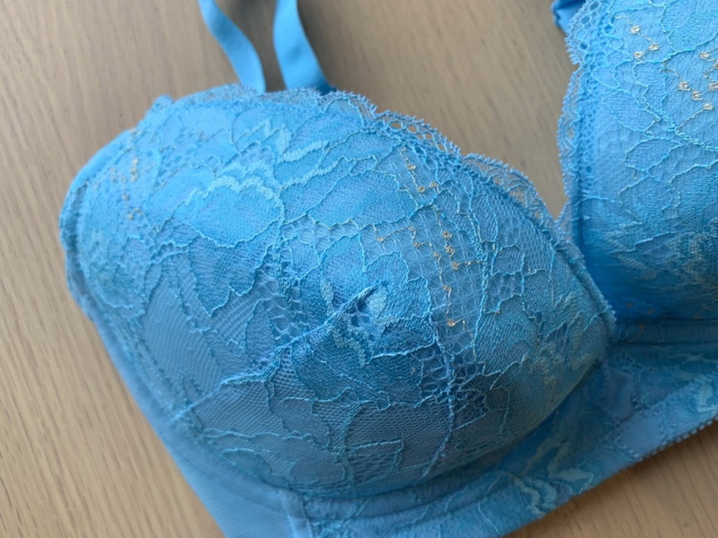 キラリと光る金糸がアクセント