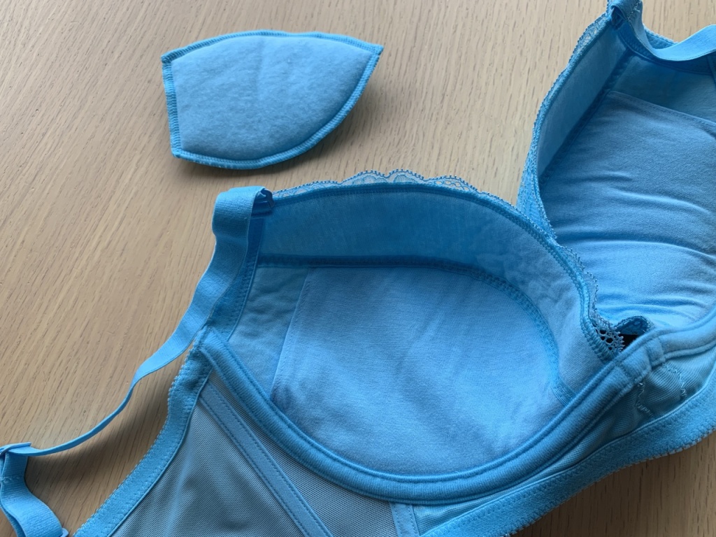 取り外しができ便利なパッド