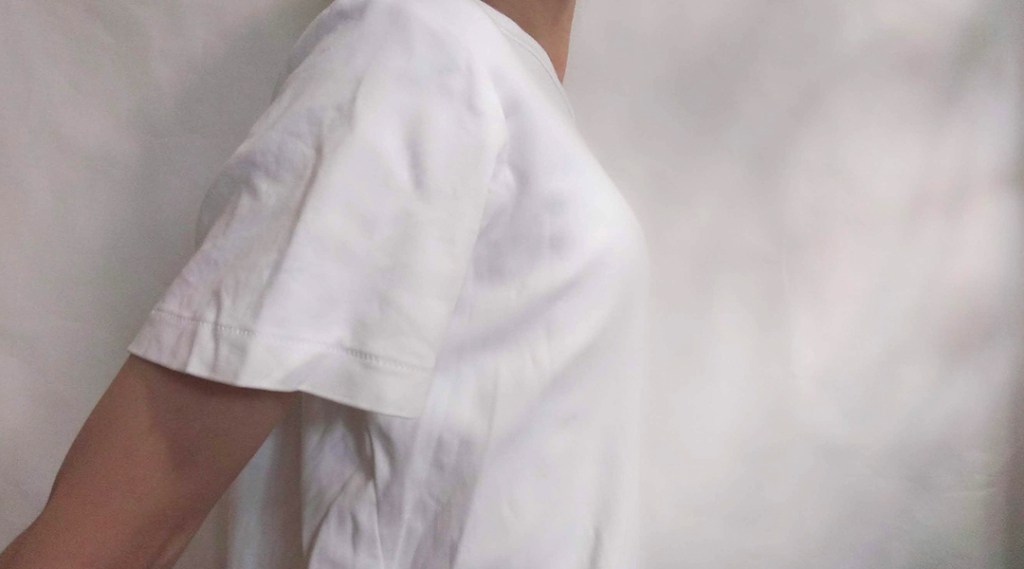 シルエットTシャツ横 une nana cool