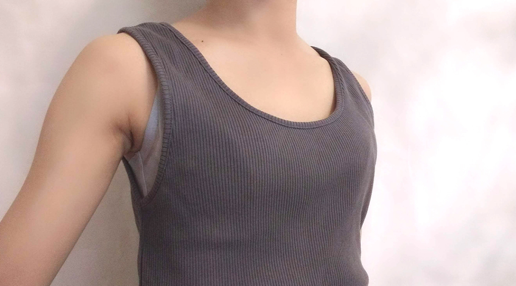 タンクトップに合わせた場合[前]