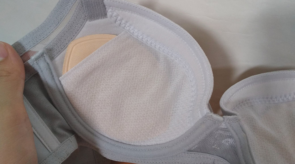 パッドが透けるくらい薄い布を使用 une nana cool(ウンナナクール)