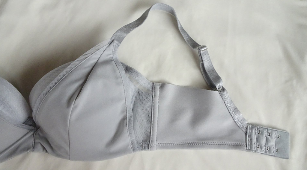 シルバーの調節具が映える une nana cool(ウンナナクール)