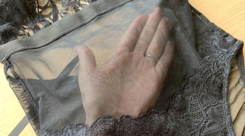 透け感強めのボディ部分