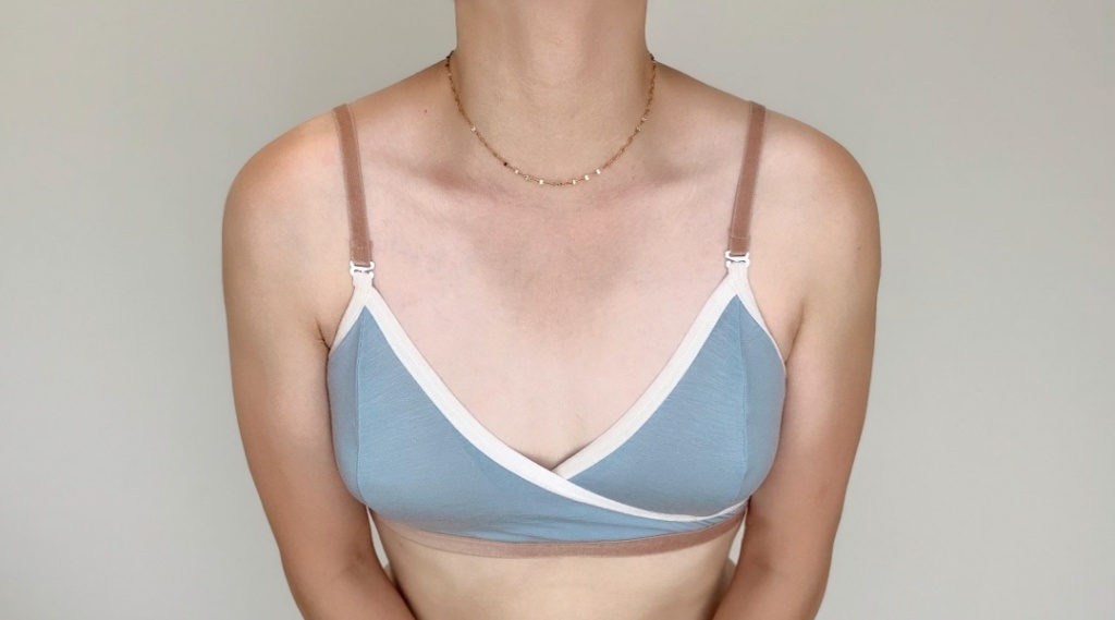 前屈みになってもトップが見えない