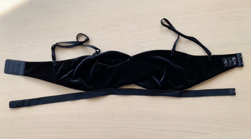 広げると平らになるツイストブラ