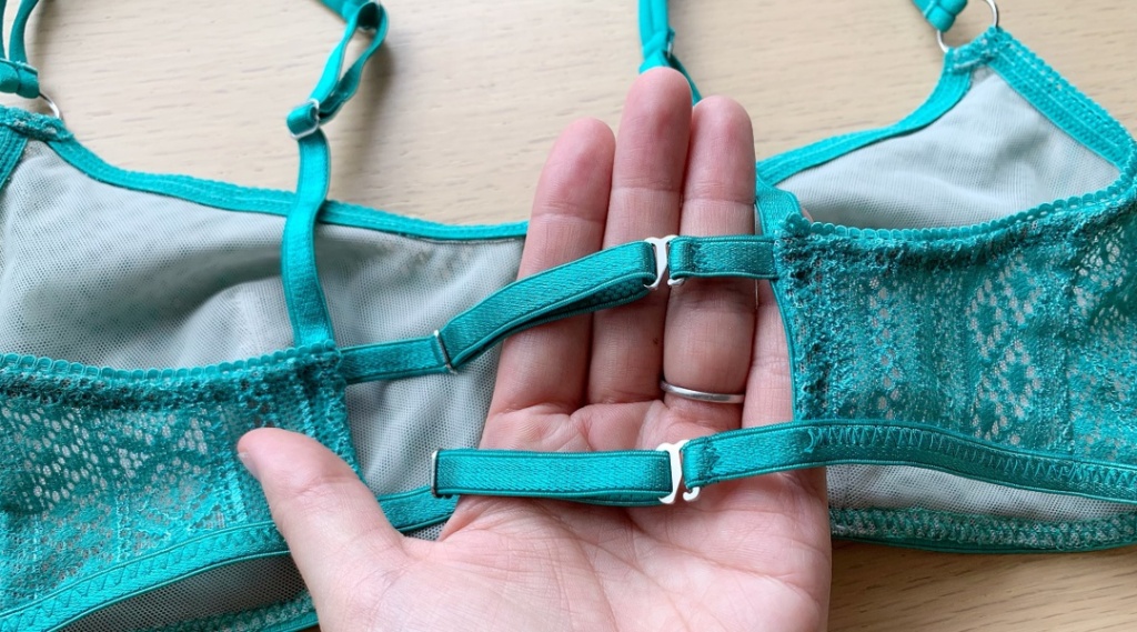 2本のアンダーにはアジャスターがついている