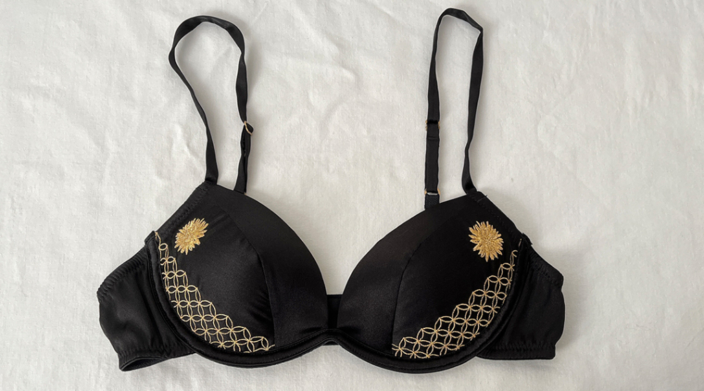 シックな印象のN bijoux「菊華-kikuka-」