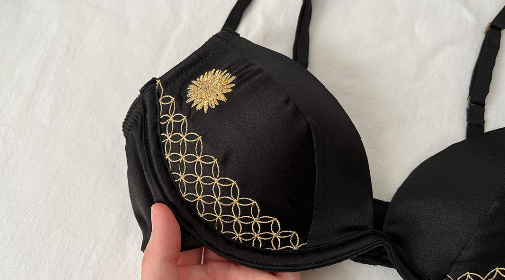 菊と七宝つなぎの刺繍 N bijoux「菊華-kikuka-」