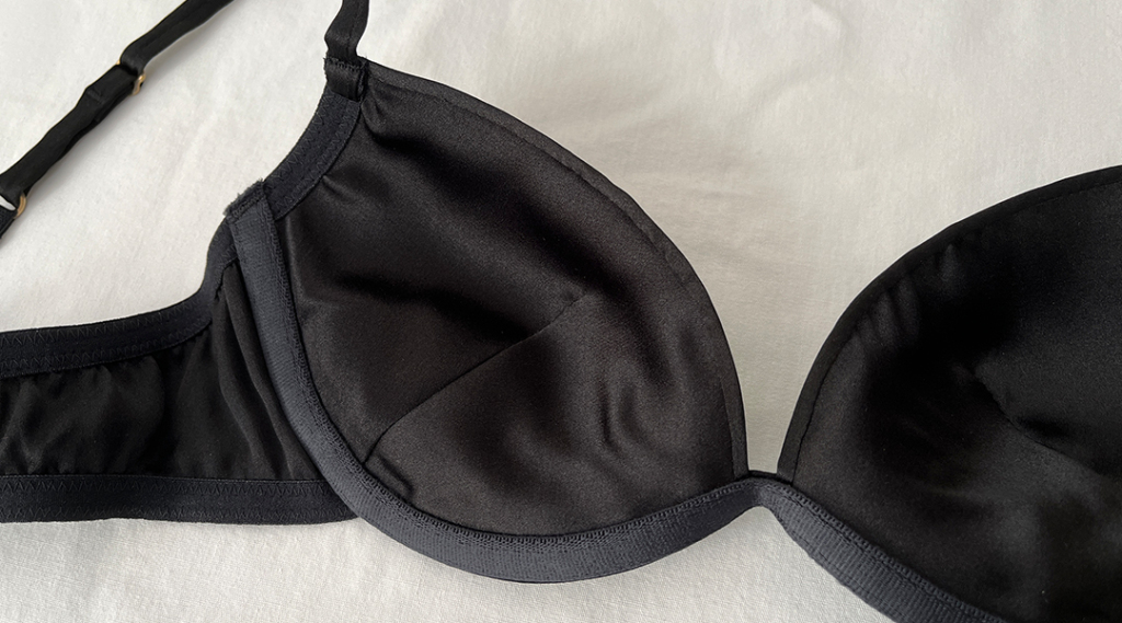 きゅっと詰まった前中心 N bijoux「菊華-kikuka-」