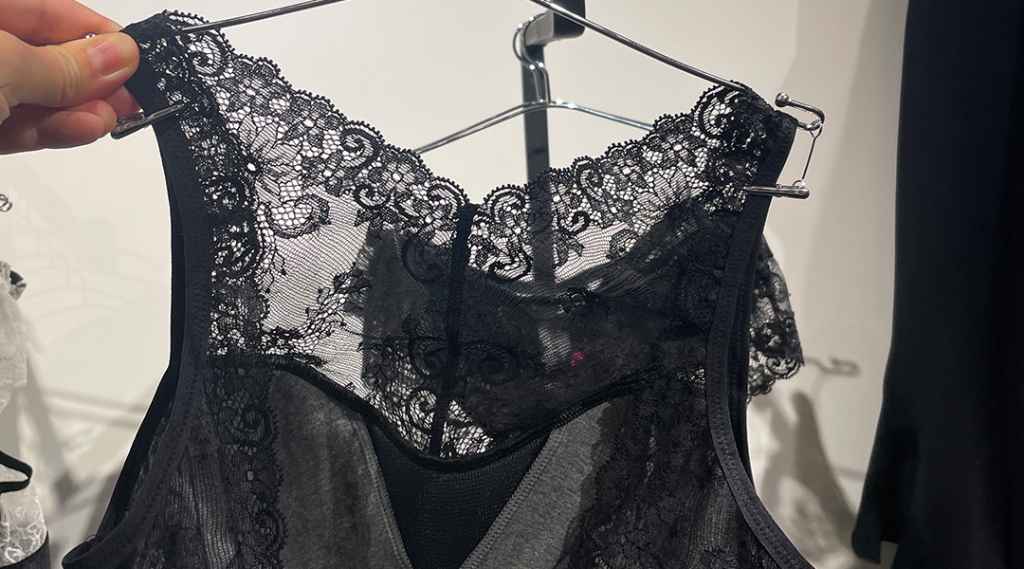 肌に優しいオーガニックコットン“オーガビッツ”を使用したカップ内側と広めに作られたバックストラップ | THE BRA