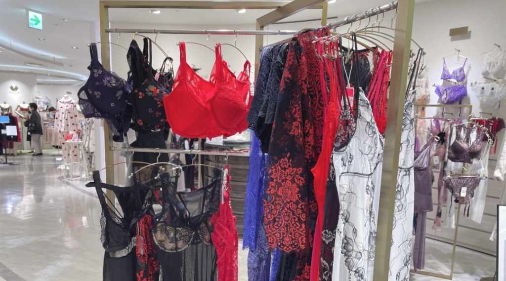 総レースのゴージャスなobsessiveのガウンやスリップ