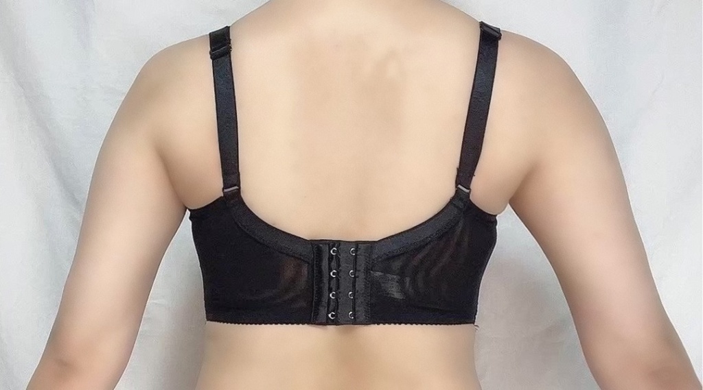 基本は4段ホック。3段にも5段にも変更可能