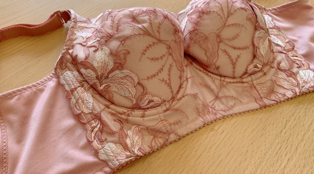 土台にもしっかりとデザインが入っている