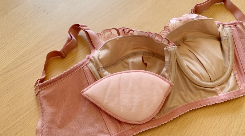 あらかじめ取り外し可能なカップがついている