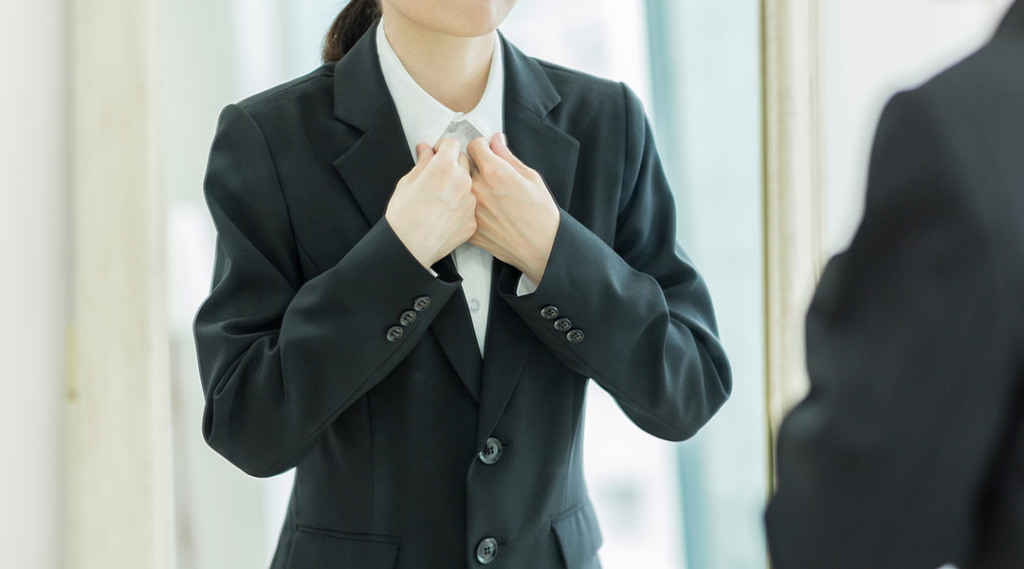 白シャツに合わせる下着選び