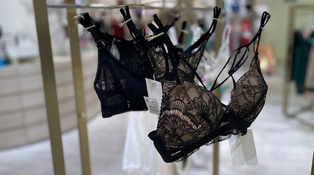 スカラップレースが魅力的なブラレット