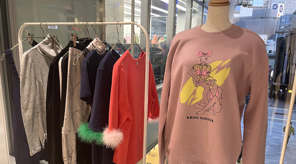 ポップアップのメインビジュアルのスウェット | Kriss Soonik(クリスソニック)10周年ポップアップ