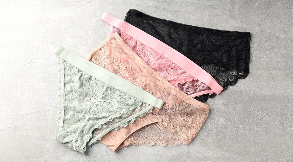 自分の肌の色に近いベージュのショーツを選ぶ