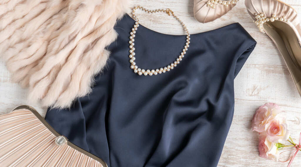 そのパーティードレス、普段の下着で大丈夫？
